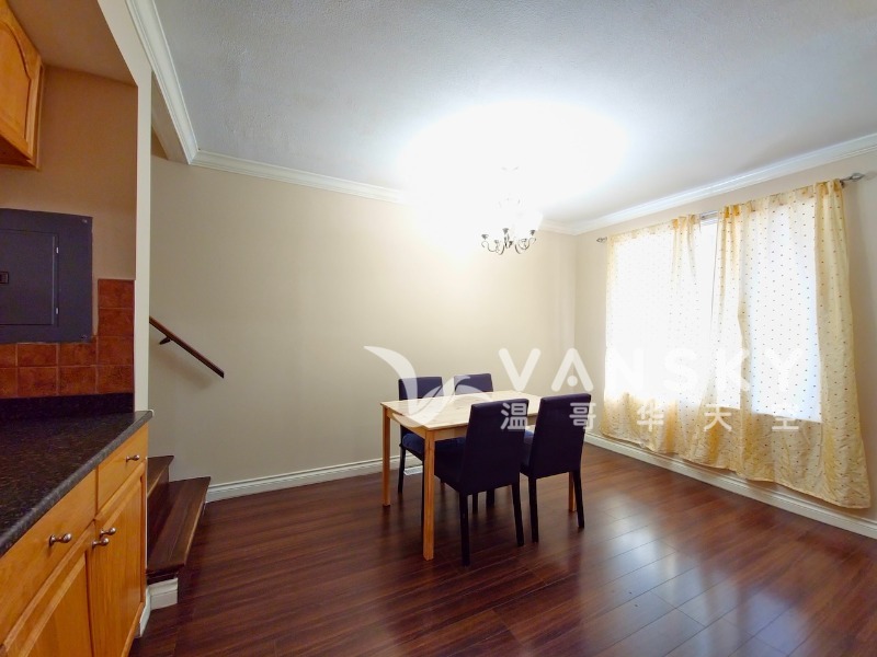 251018104209_49th_dinning rm.jpg